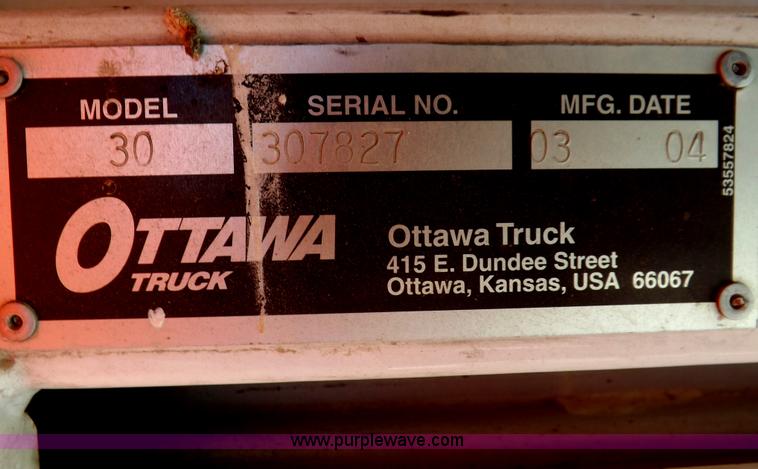 image for item I8404 2004 Ottawa Commando 30 yard truck