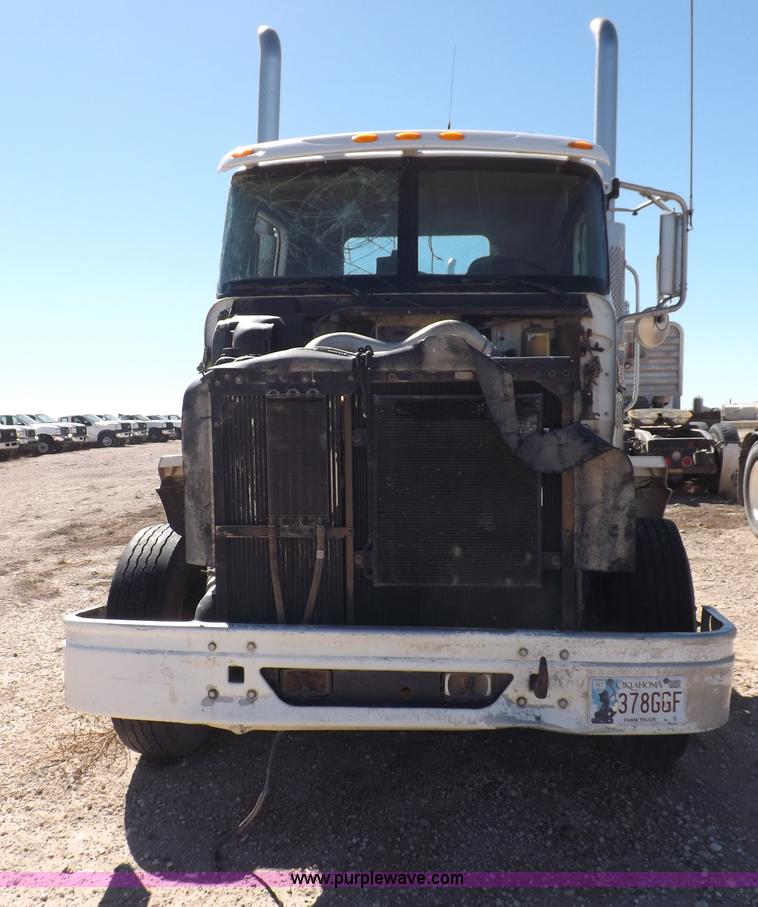 image for item I8405 2004 International 9200i semi truck