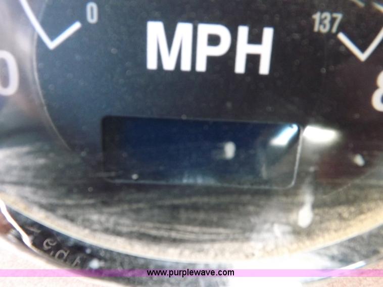 image for item I8405 2004 International 9200i semi truck