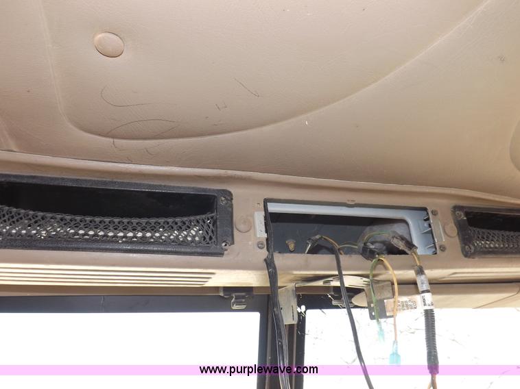 image for item I8405 2004 International 9200i semi truck