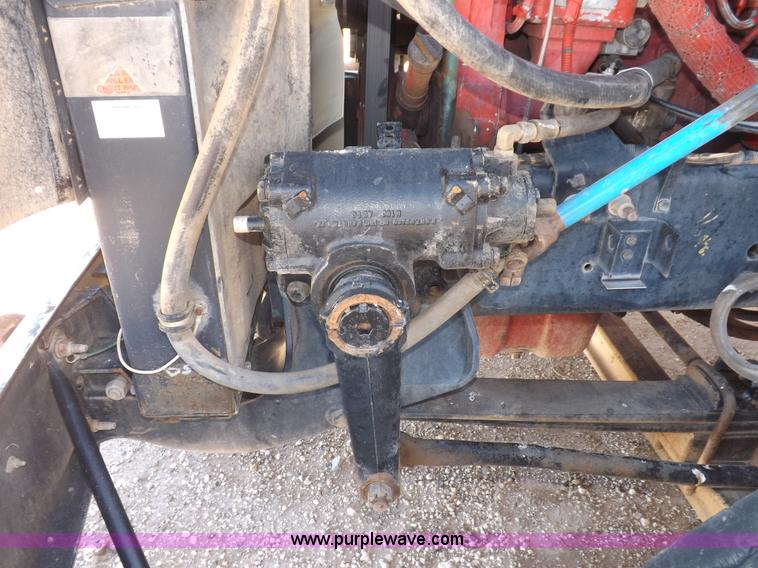 image for item I8405 2004 International 9200i semi truck