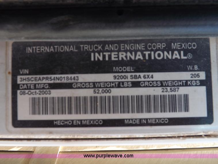 image for item I8405 2004 International 9200i semi truck