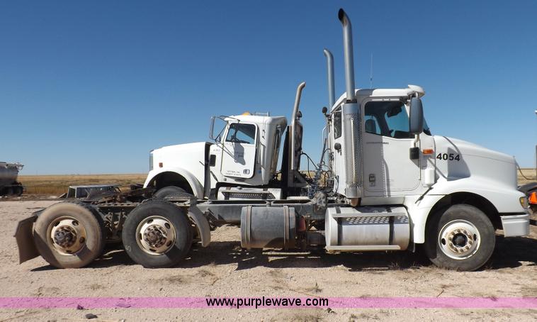 image for item I8406 2003 International 9200i semi truck