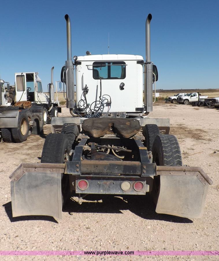 image for item I8406 2003 International 9200i semi truck