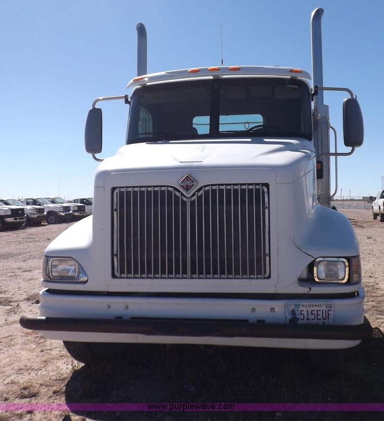 image for item I8406 2003 International 9200i semi truck