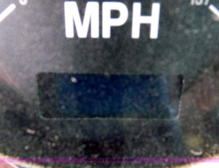 image for item I8406 2003 International 9200i semi truck