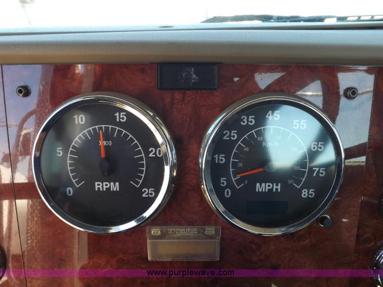 image for item I8406 2003 International 9200i semi truck