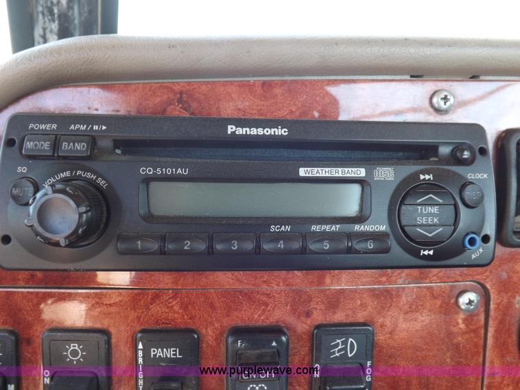 image for item I8406 2003 International 9200i semi truck