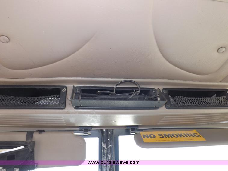 image for item I8406 2003 International 9200i semi truck