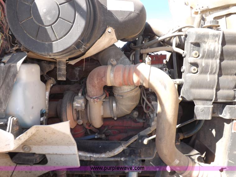 image for item I8406 2003 International 9200i semi truck