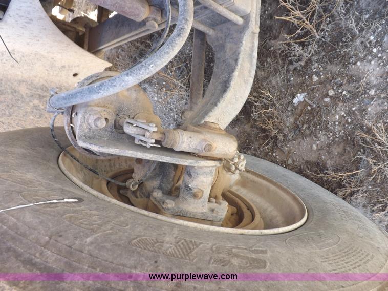 image for item I8406 2003 International 9200i semi truck