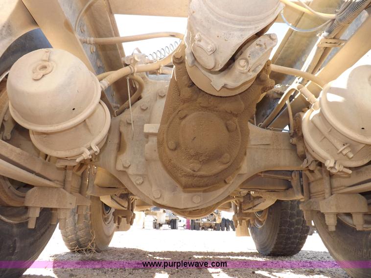 image for item I8406 2003 International 9200i semi truck