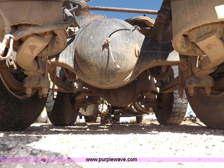 image for item I8406 2003 International 9200i semi truck