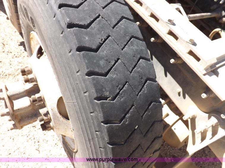 image for item I8406 2003 International 9200i semi truck