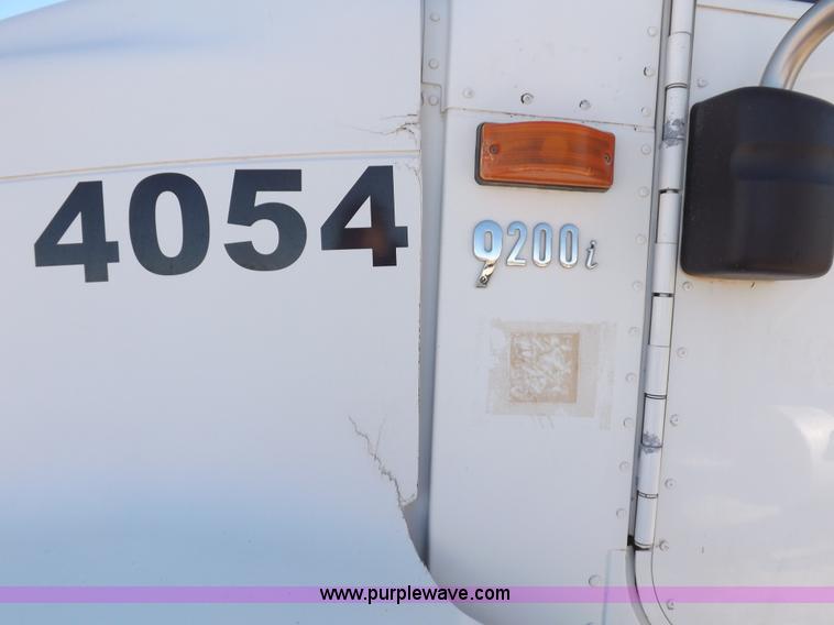 image for item I8406 2003 International 9200i semi truck