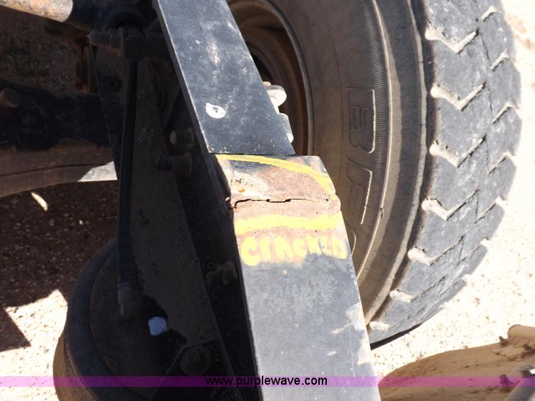 image for item I8406 2003 International 9200i semi truck