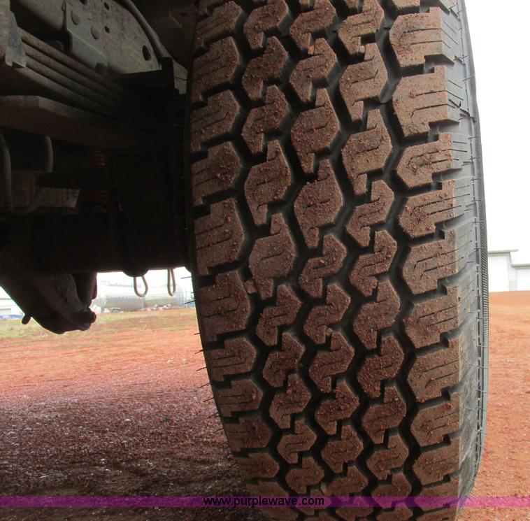 image for item AH9990 2004 Ford F250 Super Duty XL Crew Cab pickup truck