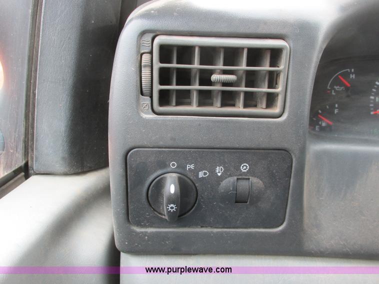 image for item AH9990 2004 Ford F250 Super Duty XL Crew Cab pickup truck