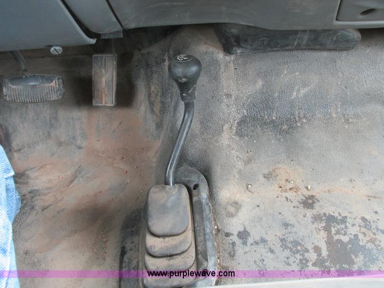 image for item AH9990 2004 Ford F250 Super Duty XL Crew Cab pickup truck