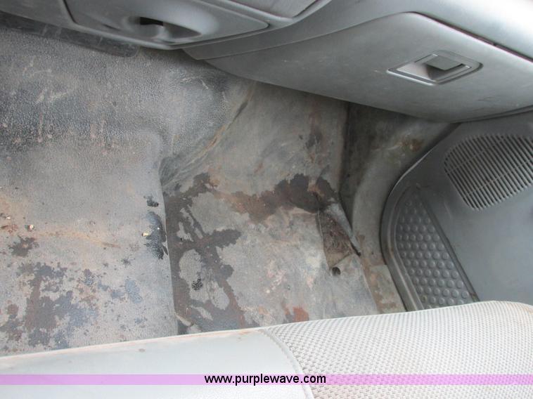 image for item AH9990 2004 Ford F250 Super Duty XL Crew Cab pickup truck