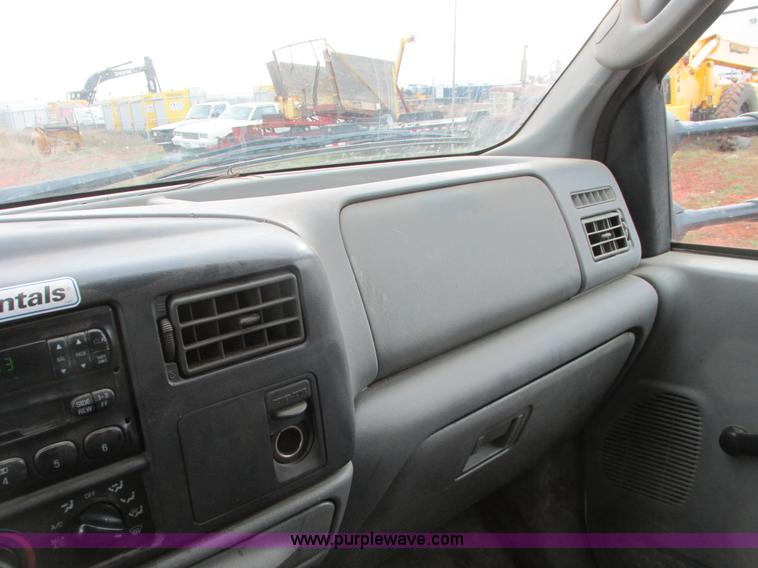 image for item AH9990 2004 Ford F250 Super Duty XL Crew Cab pickup truck