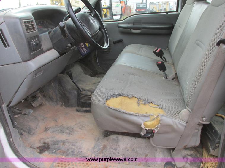 image for item AH9990 2004 Ford F250 Super Duty XL Crew Cab pickup truck