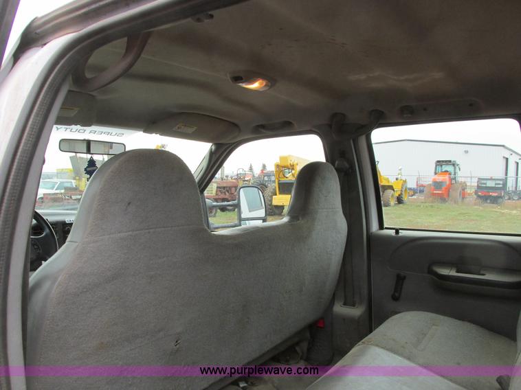 image for item AH9990 2004 Ford F250 Super Duty XL Crew Cab pickup truck