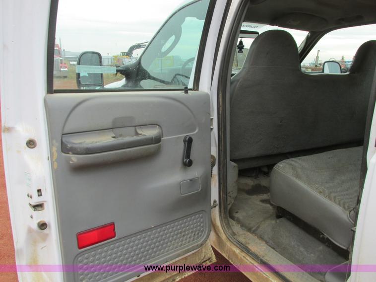 image for item AH9990 2004 Ford F250 Super Duty XL Crew Cab pickup truck