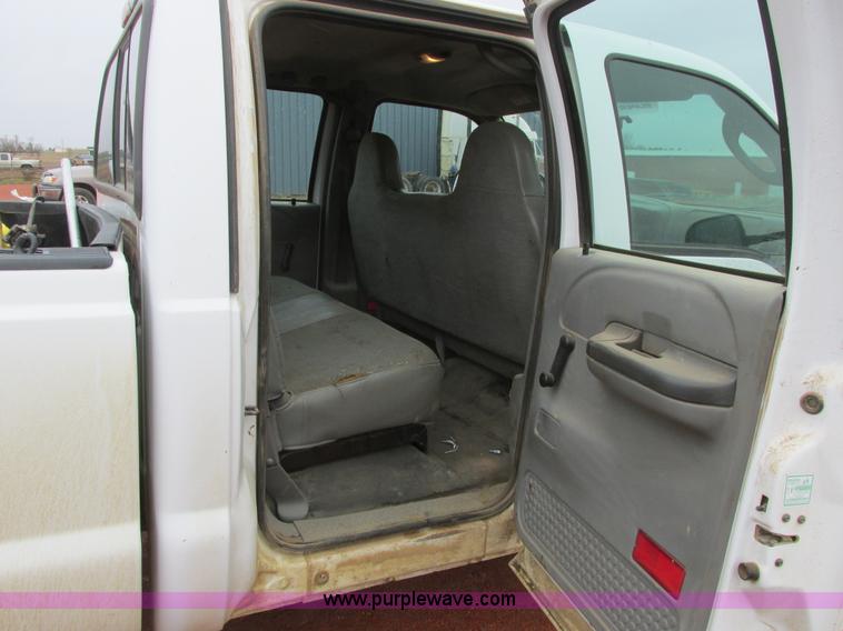 image for item AH9990 2004 Ford F250 Super Duty XL Crew Cab pickup truck