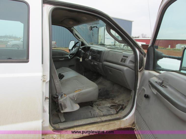 image for item AH9990 2004 Ford F250 Super Duty XL Crew Cab pickup truck