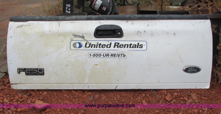 image for item AH9990 2004 Ford F250 Super Duty XL Crew Cab pickup truck