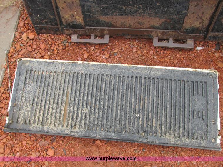 image for item AH9990 2004 Ford F250 Super Duty XL Crew Cab pickup truck