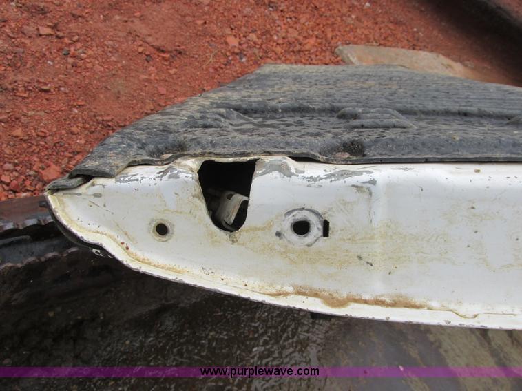 image for item AH9990 2004 Ford F250 Super Duty XL Crew Cab pickup truck