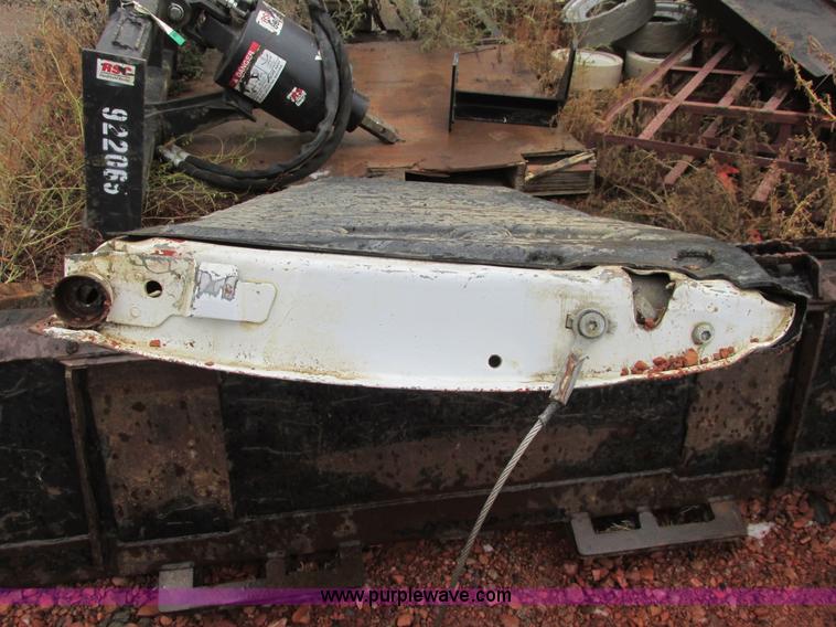 image for item AH9990 2004 Ford F250 Super Duty XL Crew Cab pickup truck