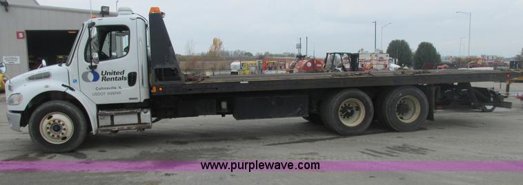 image for item AN9148 2007 Freightliner Business Class M2 rollback truck