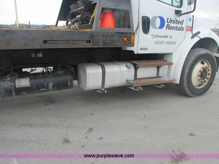 image for item AN9148 2007 Freightliner Business Class M2 rollback truck