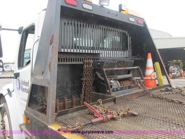 image for item AN9148 2007 Freightliner Business Class M2 rollback truck