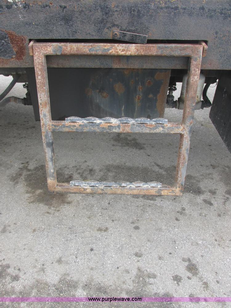 image for item AN9148 2007 Freightliner Business Class M2 rollback truck