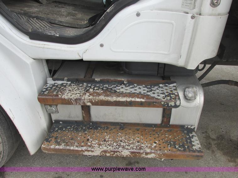 image for item AN9148 2007 Freightliner Business Class M2 rollback truck