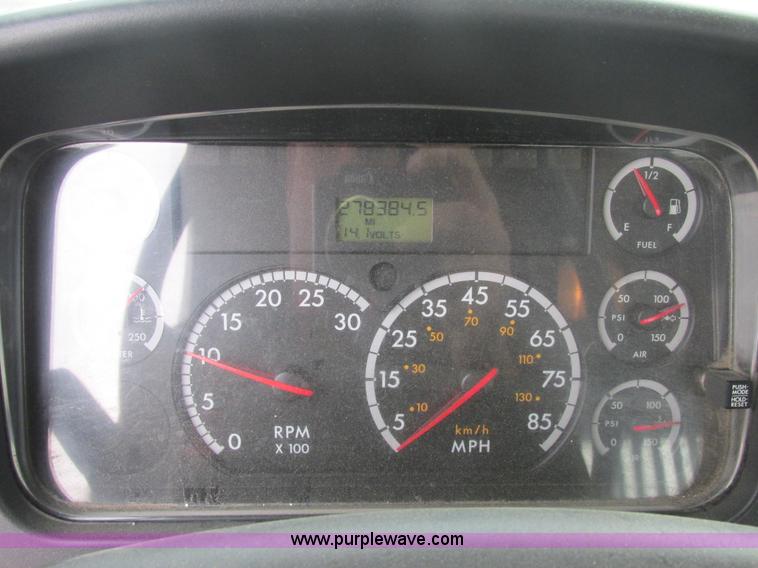 image for item AN9148 2007 Freightliner Business Class M2 rollback truck