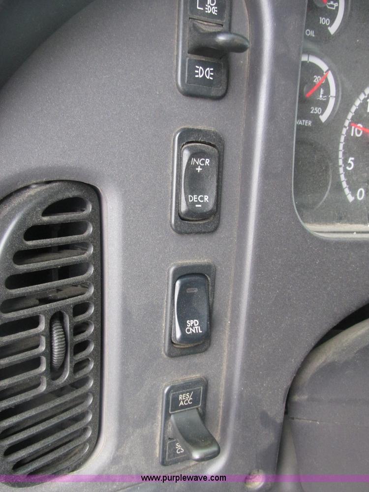 image for item AN9148 2007 Freightliner Business Class M2 rollback truck