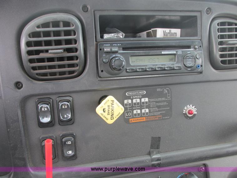 image for item AN9148 2007 Freightliner Business Class M2 rollback truck