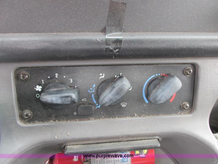 image for item AN9148 2007 Freightliner Business Class M2 rollback truck