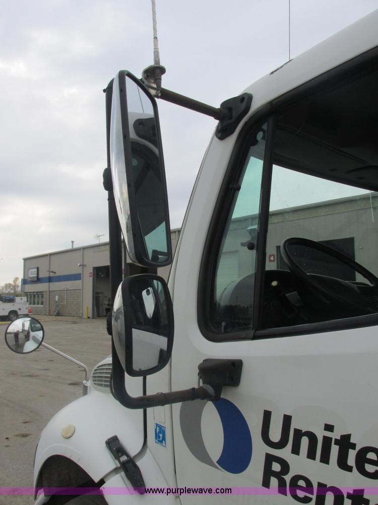 image for item AN9148 2007 Freightliner Business Class M2 rollback truck