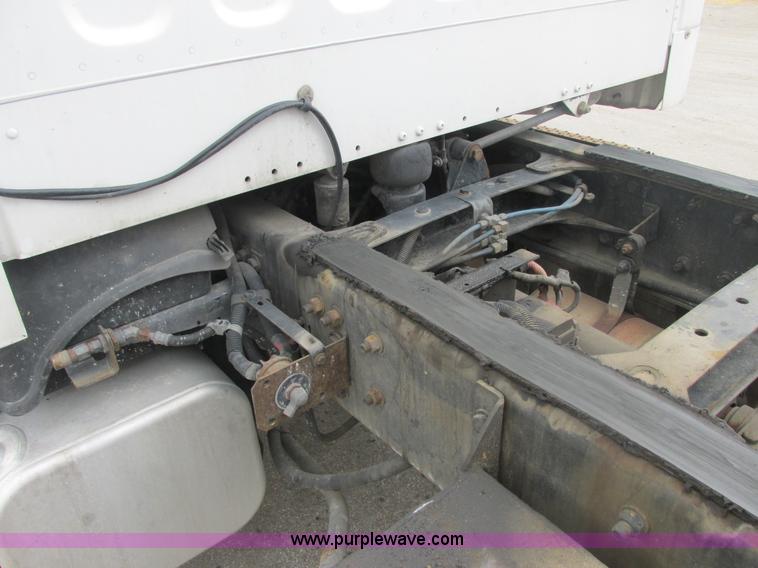 image for item AN9148 2007 Freightliner Business Class M2 rollback truck