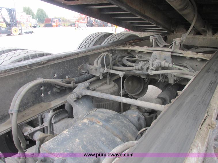 image for item AN9148 2007 Freightliner Business Class M2 rollback truck