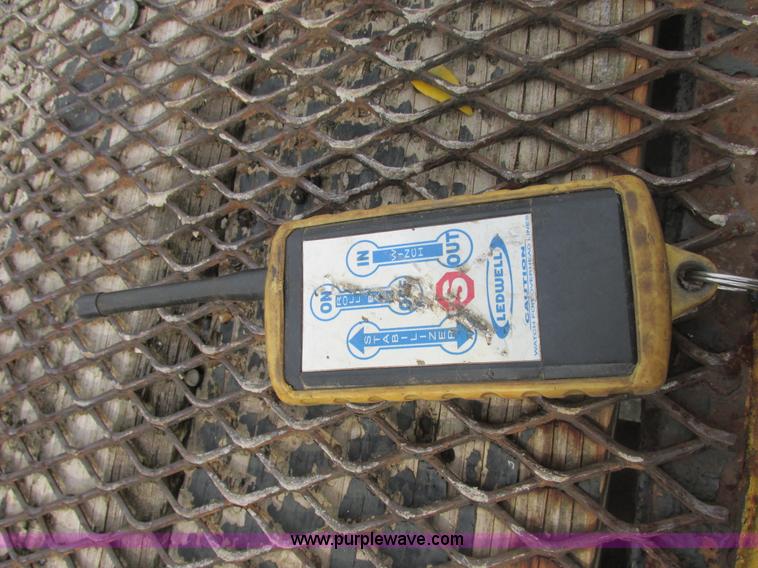 image for item AN9148 2007 Freightliner Business Class M2 rollback truck