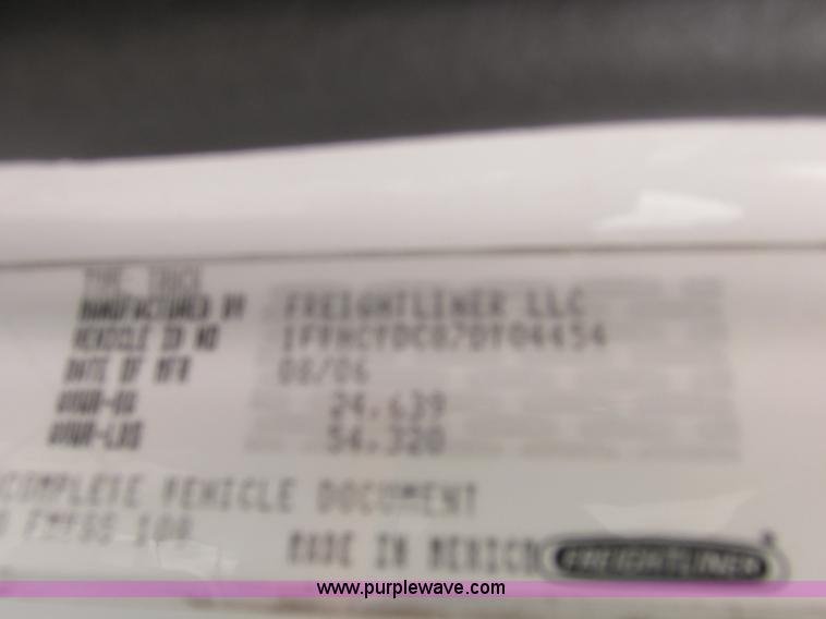 image for item AN9148 2007 Freightliner Business Class M2 rollback truck