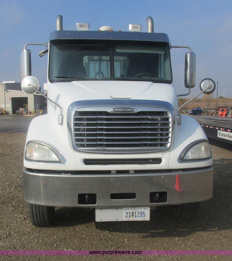 image for item AN9150 2007 Freightliner Columbia semi truck