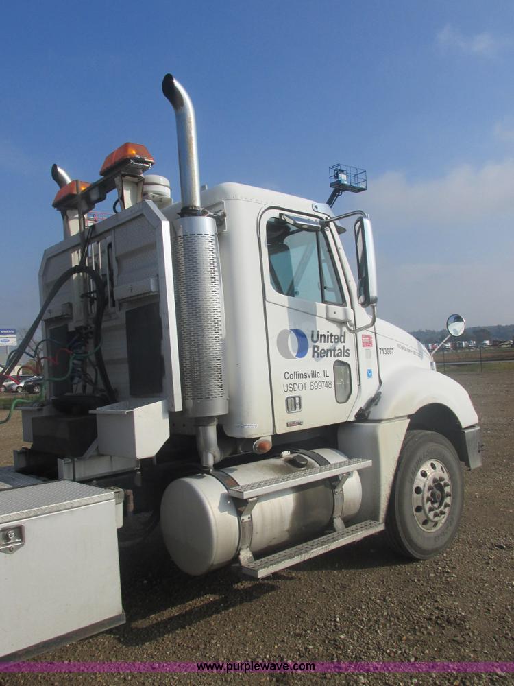 image for item AN9150 2007 Freightliner Columbia semi truck